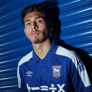 Jeremy Sarmiento has joined Ipswich Town on loan from Brighton.